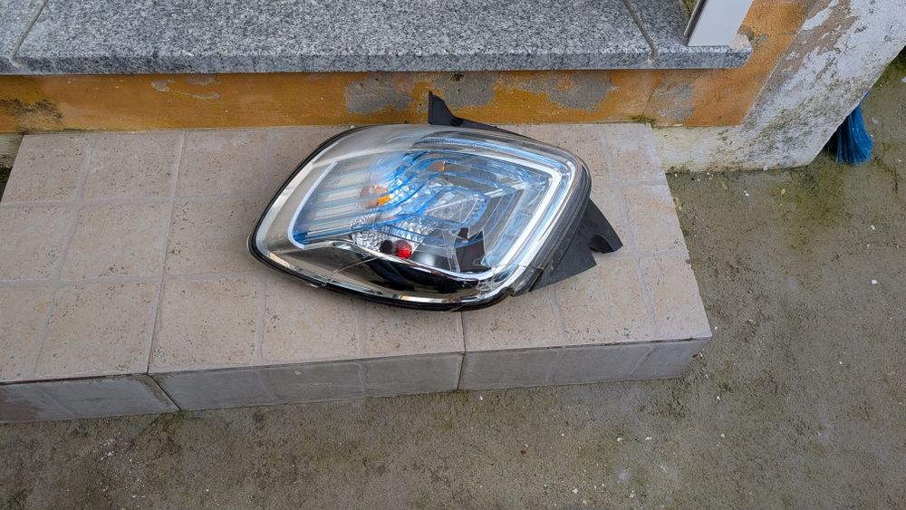 PEÇAS - Farolim traseiro esquerdo Renault Zoe 2018