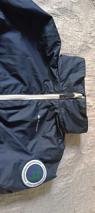 Kurtka przeciwdeszczowa  
rozm 143-152 Quechua Decathlon