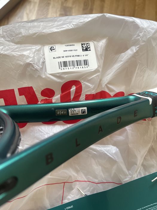 Wilson Blade 98 v9 16x19 r2 2 szt.