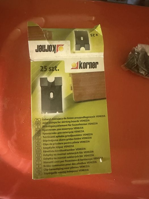 Klipsy do paneli przypodlogowych