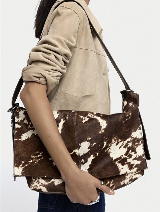 Mala de ombro de pele com pelo Vaca