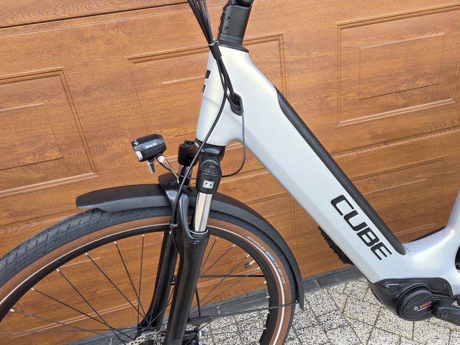 Rower Elektryczny Cube Touring Bosch Performance Line Smart