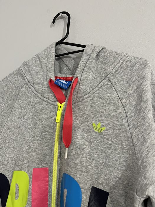 Bluza Adidas szara z neonowymi napisami