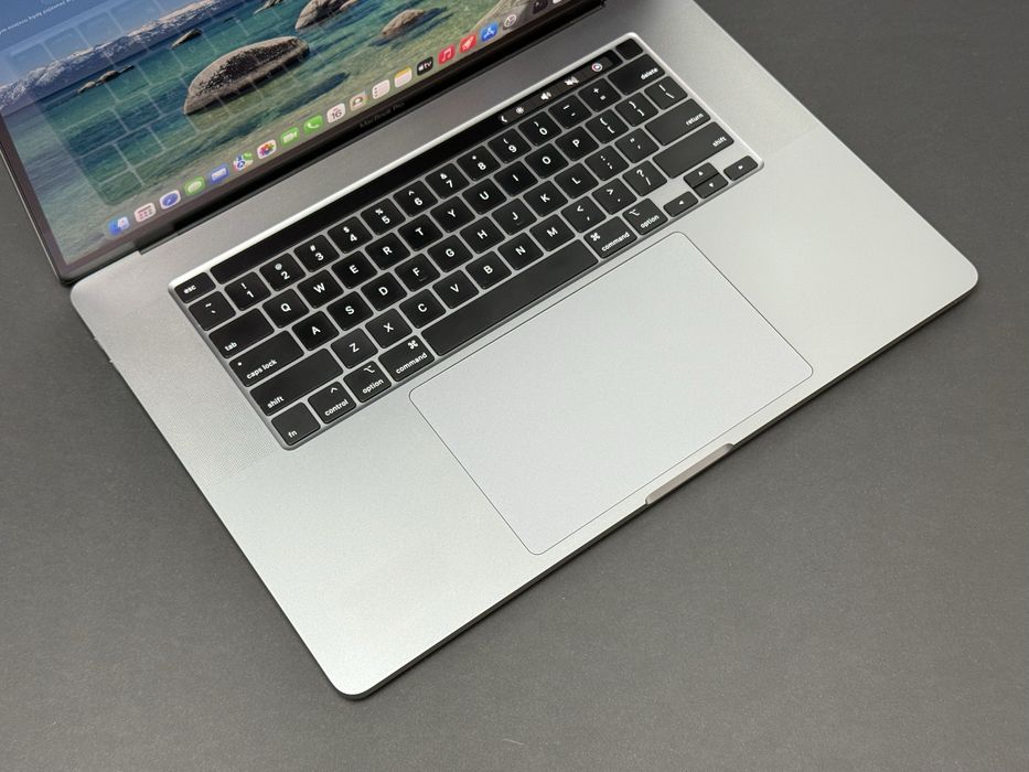 Apple MacBook Pro 16 i7 16GB 512GB SSD Tahoe  Space Gray
