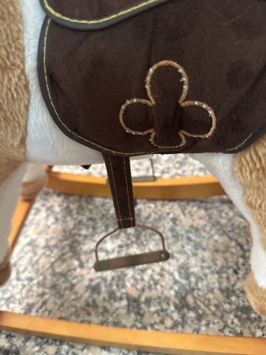 Cavalinho de baloiço e rodas