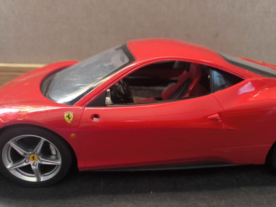 Miniatura Ferrari 458 Italia (Escala 1:18) Vermelha