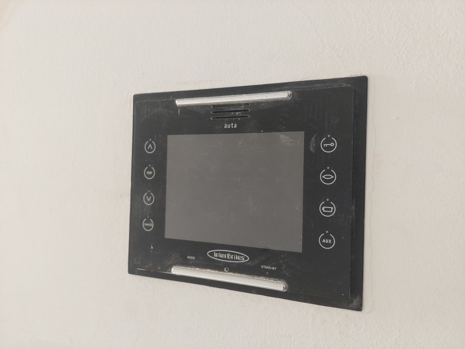 Video porteiro, caixa de correio aço e 2 ecrán