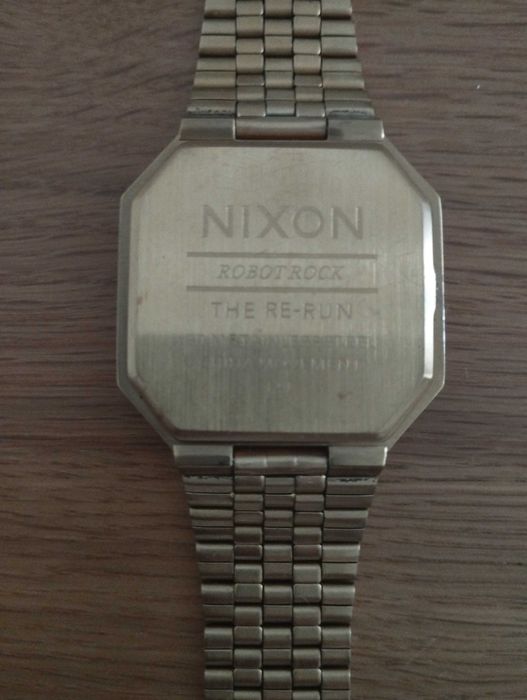 Relógio nixon dourado
