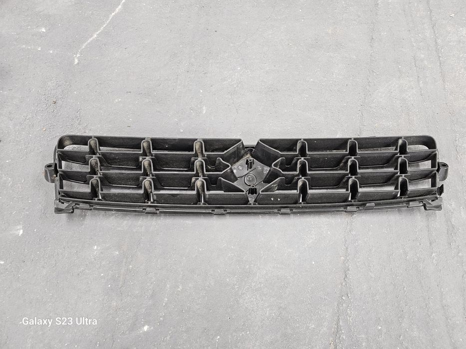 SUZUKI SPLASH  Grill atrapa