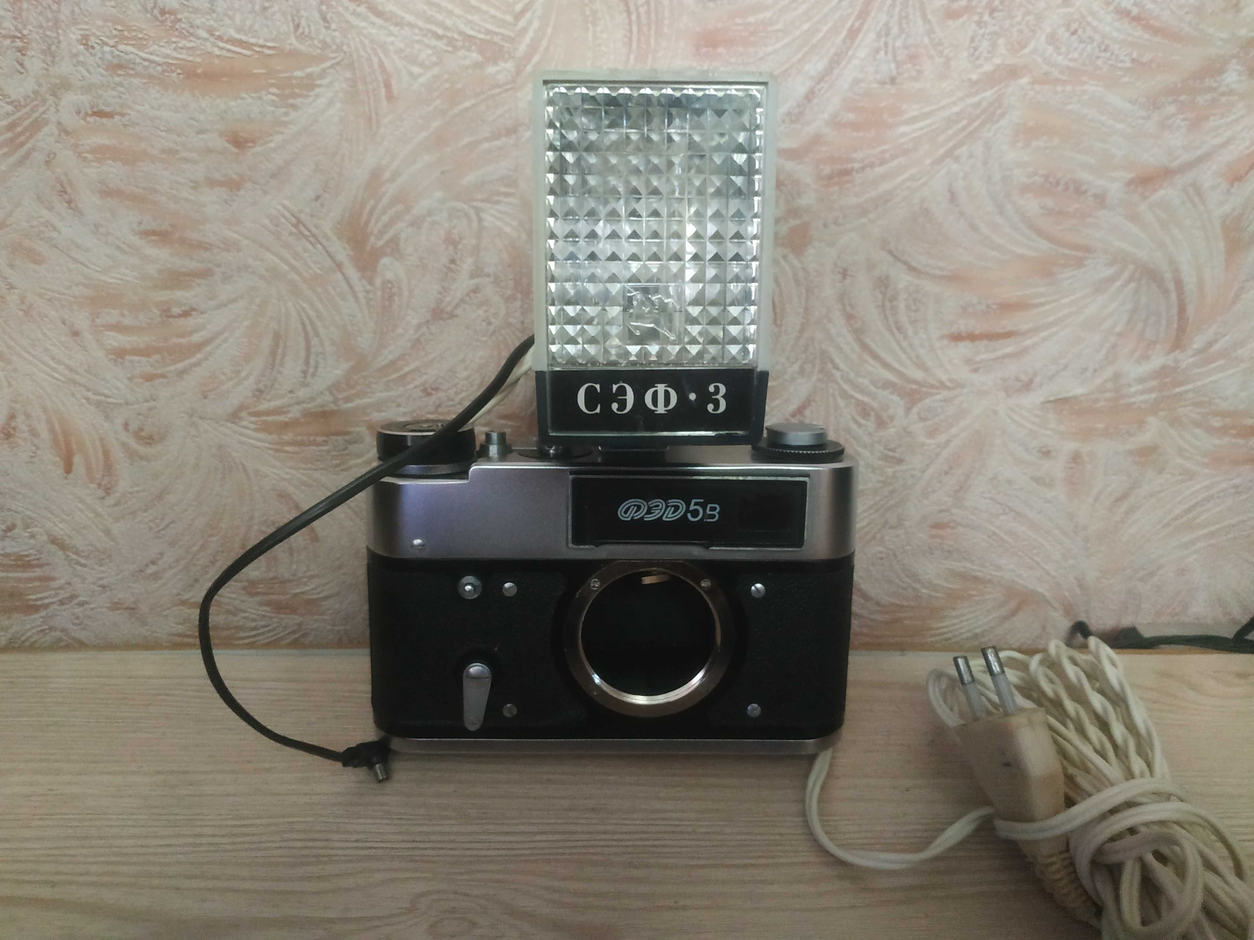 Фотоаппарат ФЕД-5В (без объектива)+вспышка СЭФ-3: 220 грн. - Плівкові ...