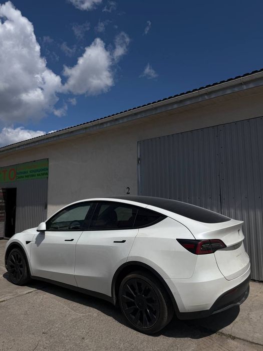 Оренда авто Tesla Model Y DM