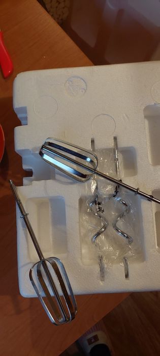 Миксер с чашей  в отличном состоянии