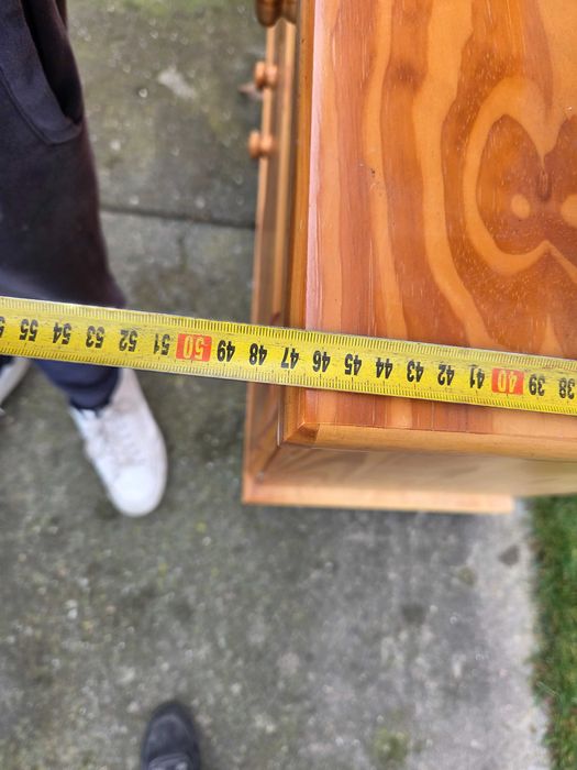 Kredens w stylu rustykalnym