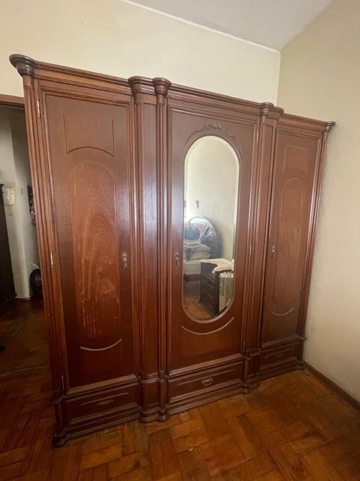 Mobilia quarto em madeira e marmore