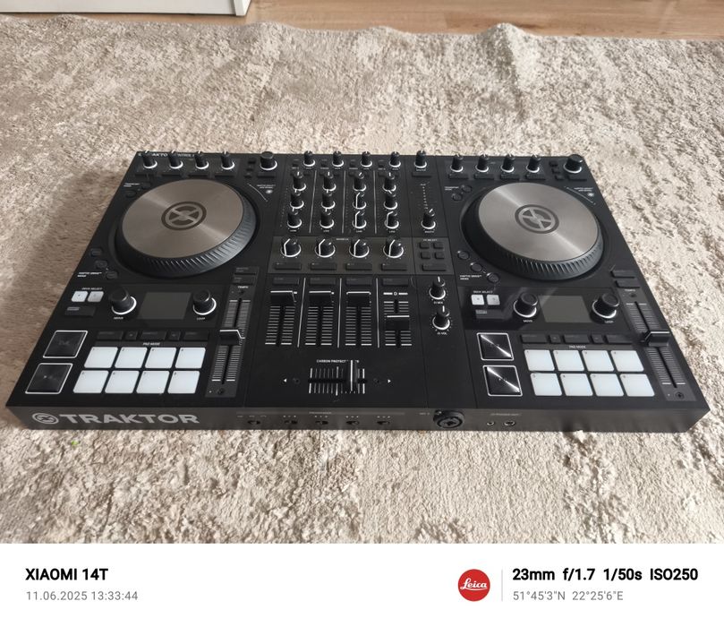Kontroler  TRAKTOR S4mk3