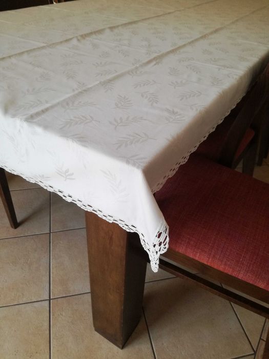 Toalha de mesa grande -tecido adamascado com renda à mão
