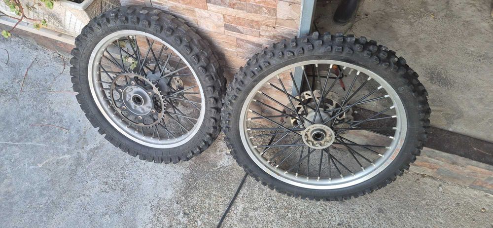 Vendo Rodas  e banco rmz 450