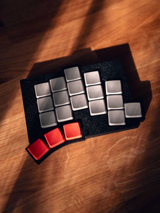 TOTEM bezprzewodowa klawiatura mechaniczna Split HotSwap Choc