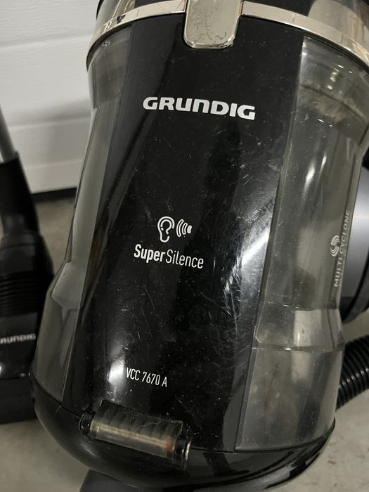 Aspirador Grundig VCC 7670 A