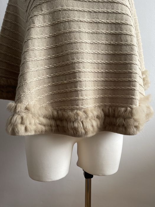 Poncho Armani Jeans beżowe z futrem eleganckie wiosenne na wiosnę