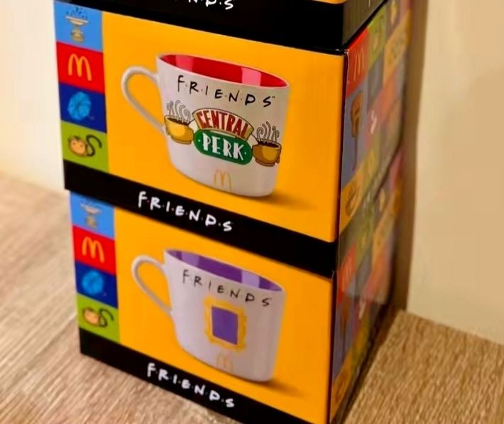 Чашки Macdonald's Friends:CENTRAL PERK,Фонтан,С Диваном,ФИГУРКИ Friend