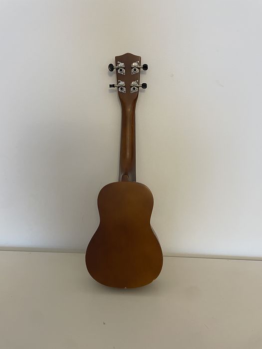 Ukelele STAGG castanho