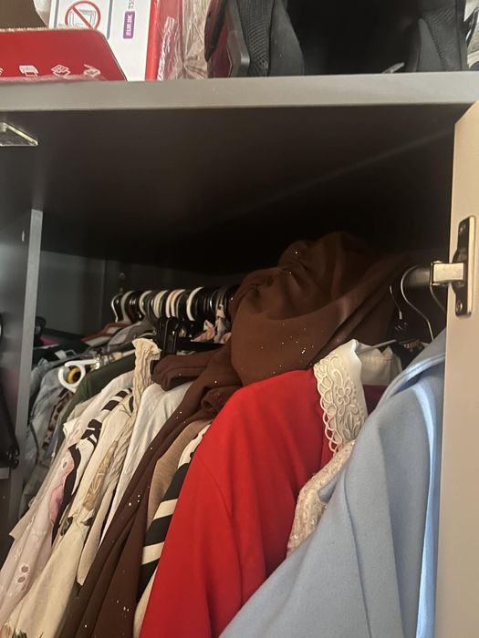 Bardzo pojemna szafa narożnikowa