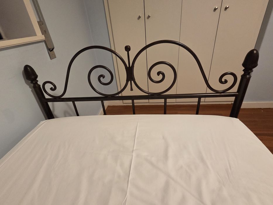 Cama em ferro com colchão