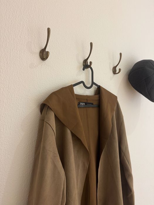 Casaco L com capuchinho bege | Zara