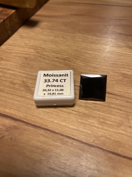 Mossanit czarny 33,74CT