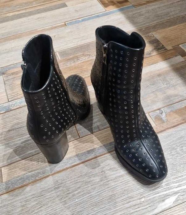 Skórzane botki z ćwiekami Wittchen