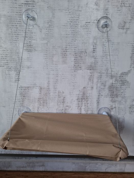 Legowisko dla kota lub małego psa do zawieszenia na oknie