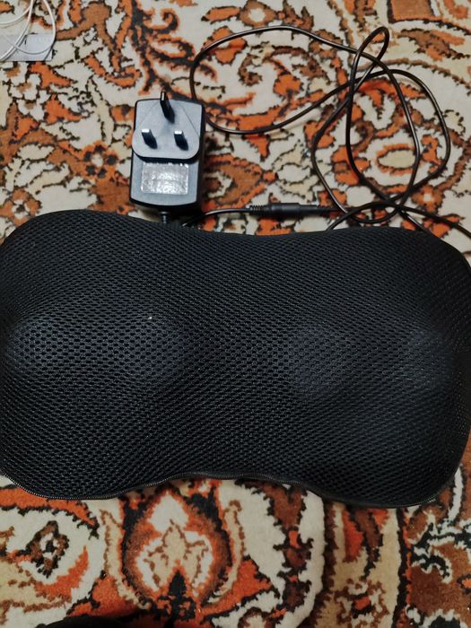 Масажер для шиї та спини з функцією підігріву MaxKare XKMP-142A