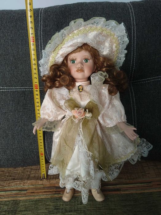 lalka porcelanowa