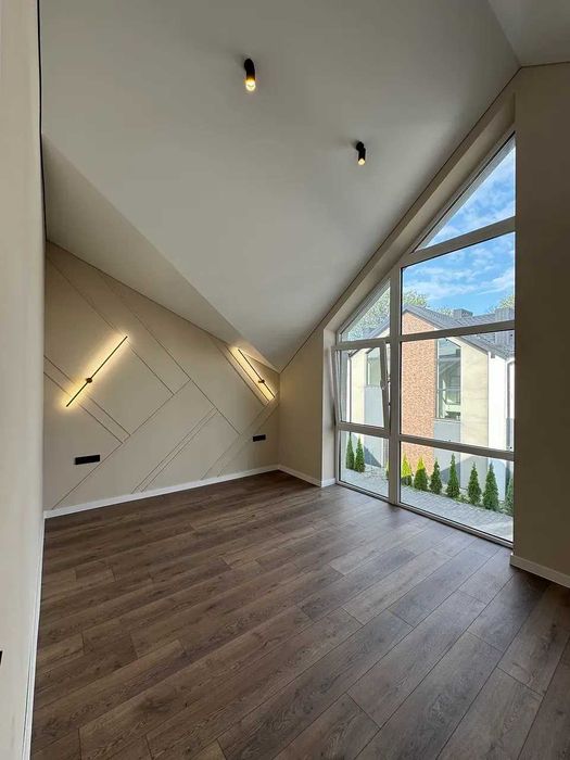 Таунхаус з ремонтом та частково з меблями всього в 8хв від стометрівки