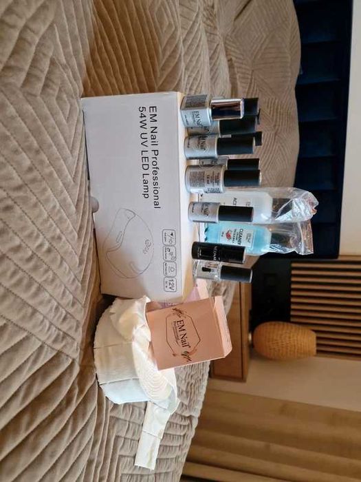 Zestaw hybrydowy Premium.  EM Nail professional lampa+ hybrydy+ bazy