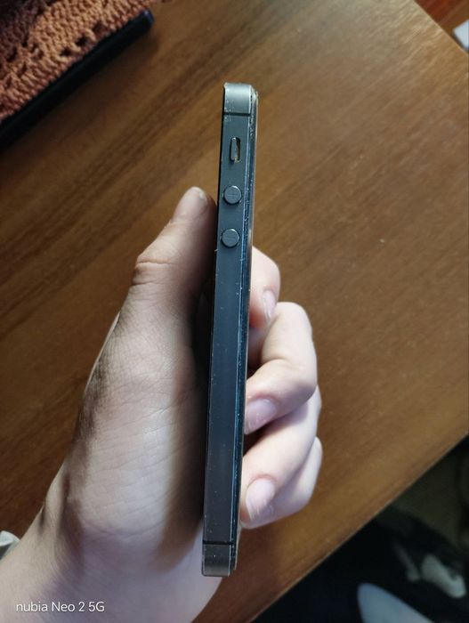 Продается айфон 4 и 5 в идеальном состоянии, рабочие с кабелем для 4