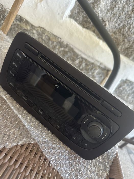 Rádio original seat Ibiza 6J com moldura