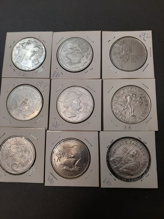 27 moedas de 200 escudos
