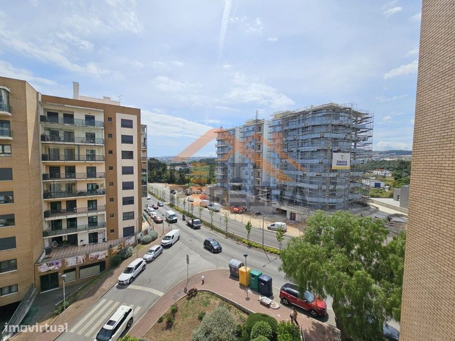 Located in the Colinas do Cruzeiro hills, 2-bedroom apartment with parking for two vehicles...