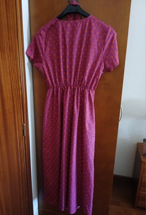 Vestido midi tamanho M rosa choc com bolinhas