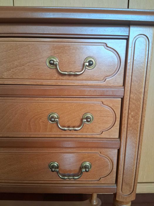 Móvel faqueiro em madeira de cerejeira com 3 gavetas