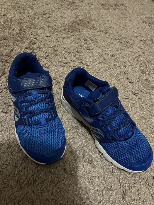 Продам кросівки.Весна.Розмір 34