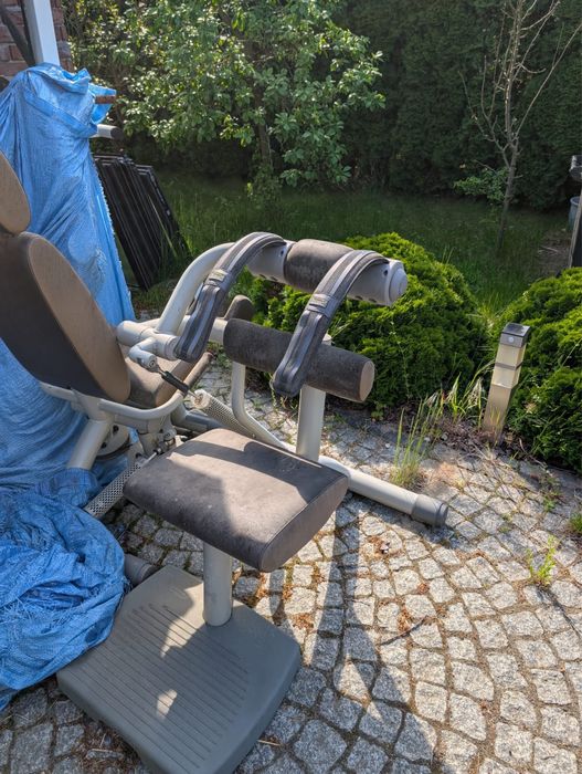 Technogym Trening obwodowy Technogym, sprzęt cardio, unoszenie ramion, maszyny do ćwiczeń mięśni brzucha