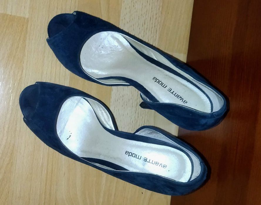 Босоножки.Модельные.Замшевые. Размер 37.По стельке 24 см.