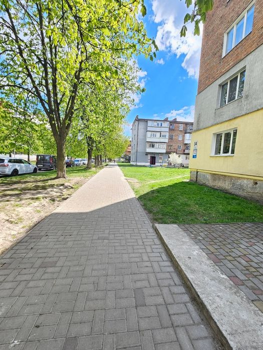 Оренда приміщення по вул.Стуса, вихід на центральну вулицю