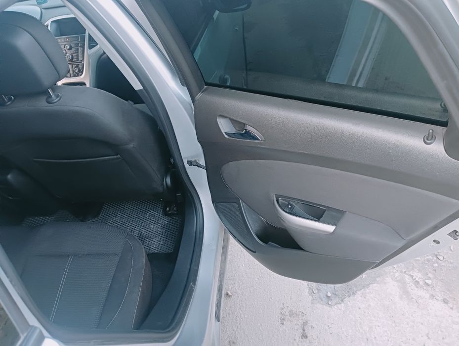 Опель Астра j.2011рік