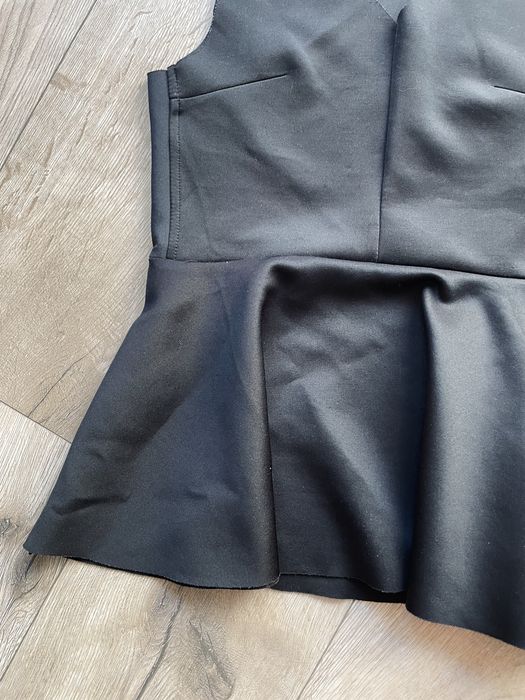 sinsay czarna bluzka piankowa z baskinką xs elegancka