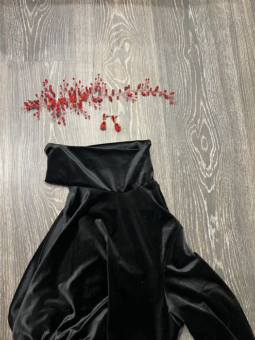 Платье чёрное велюр фотосессия беременност серёжки украшение на голову