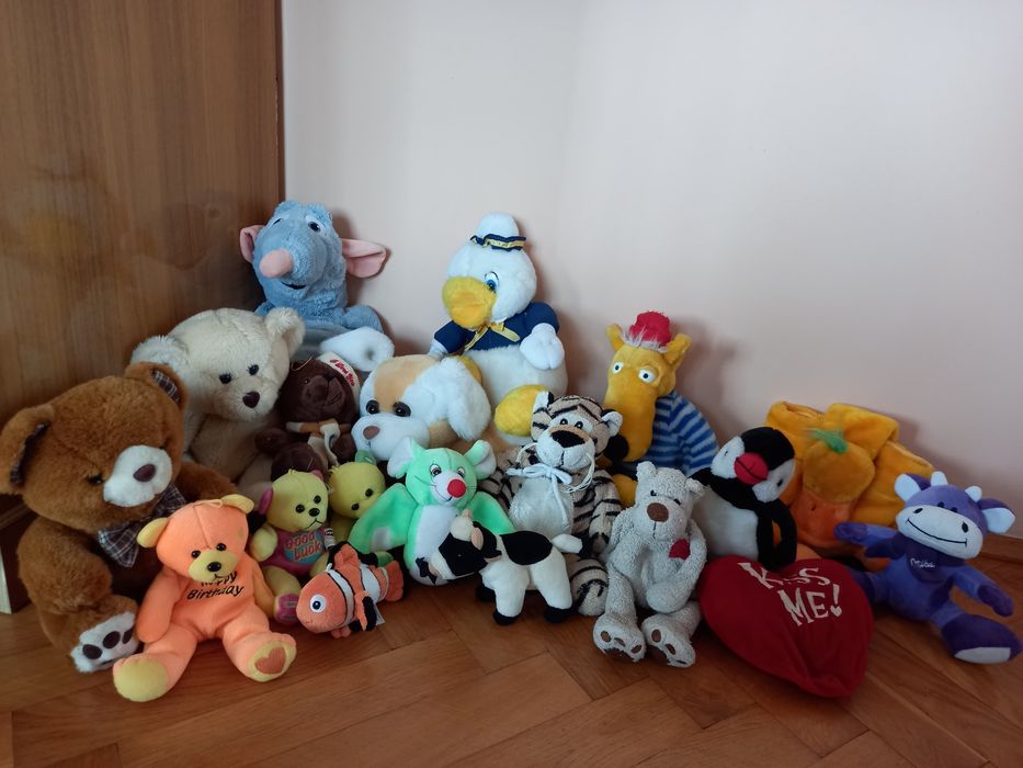 М'які іграшки . Скрудж Макдак, Вовчик, Рататуй, ведмеді, пінгвін інші